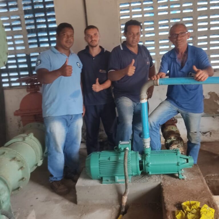 O novo conj. Motobomba do Povoado de Palmares, já em pleno funcionamento.